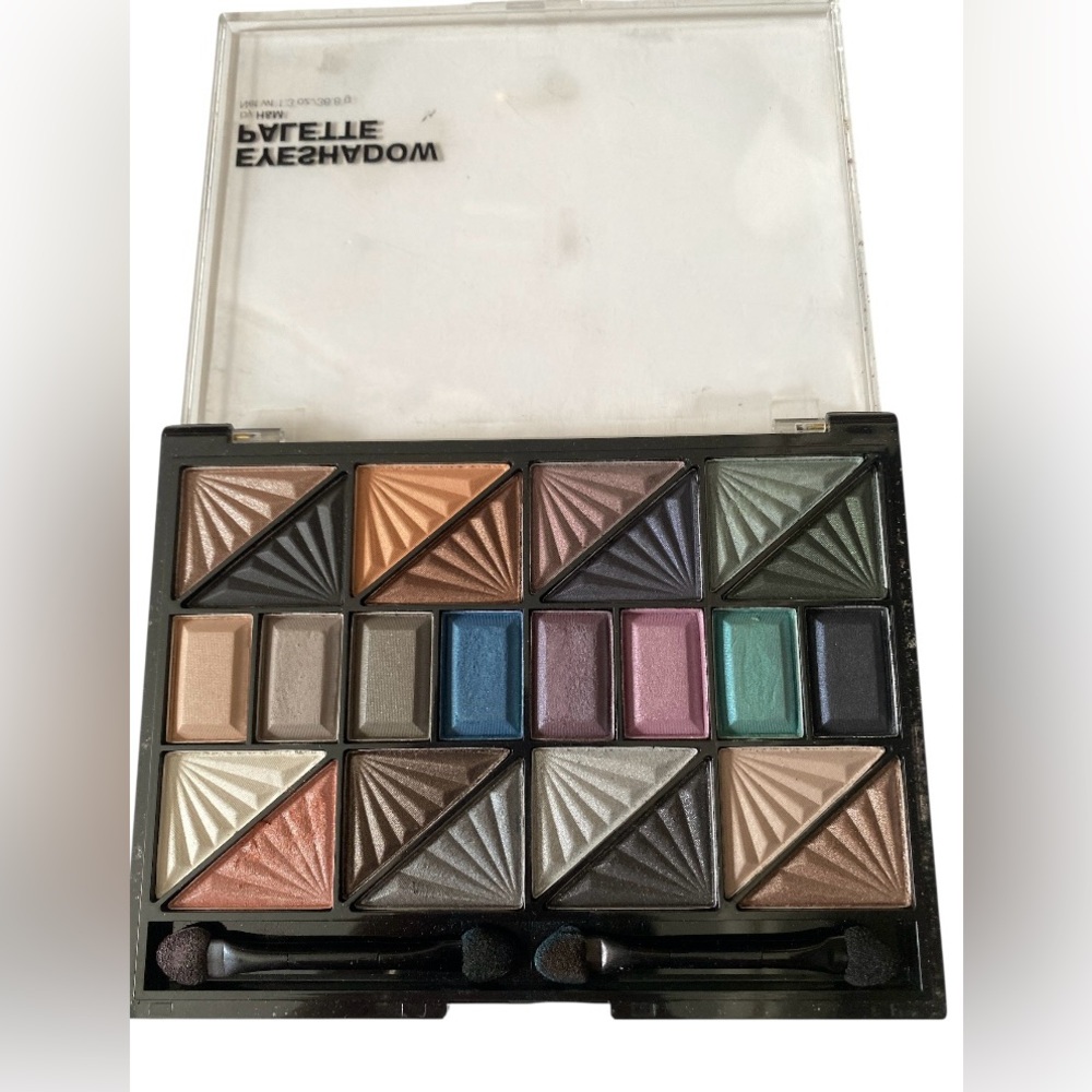 H&M eye shadow pallet, 24 colors